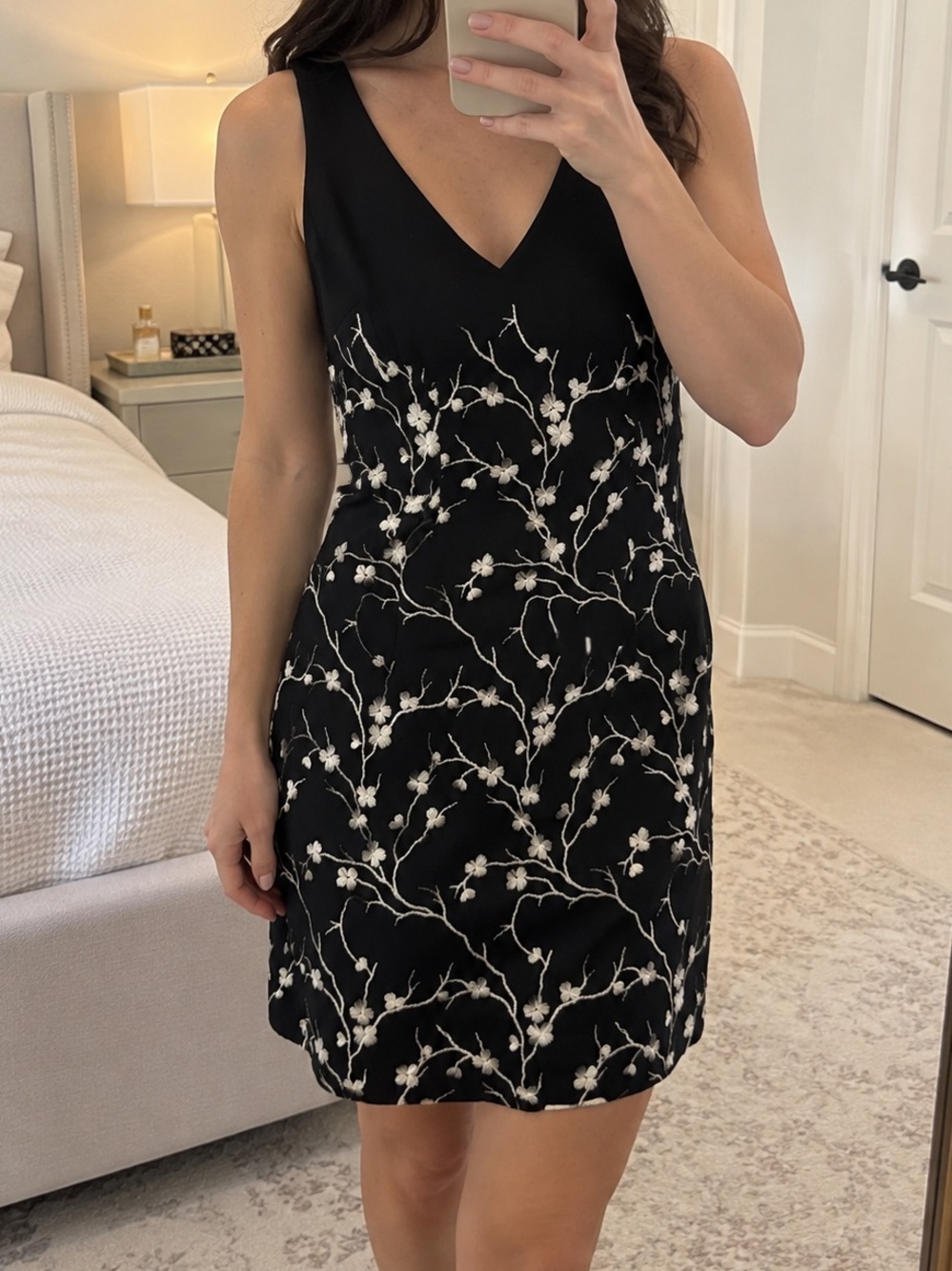 Nicole Miller New York Black Floral Embroidered V-Neck Dress Size 4 NWT